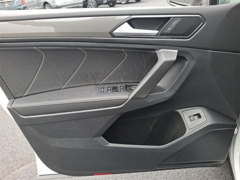 Used 2022 Volkswagen Tiguan SE image 12