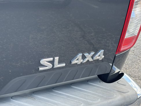Used 2012 Nissan Frontier SL image 14