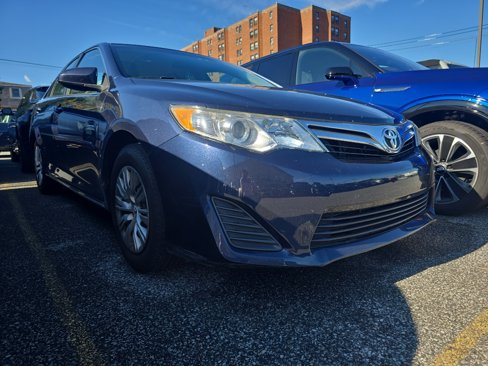 Used 2014 Toyota Camry LE image 2