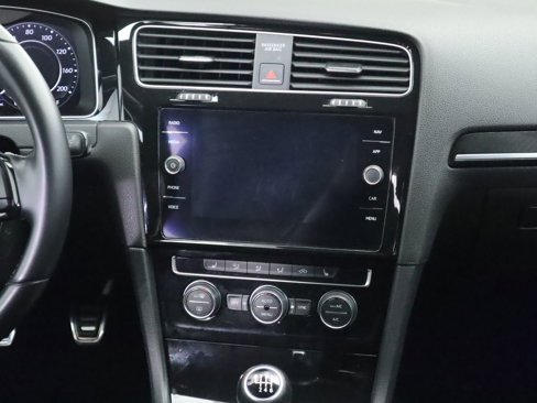 Used 2018 Volkswagen Golf R 4-Door image 14