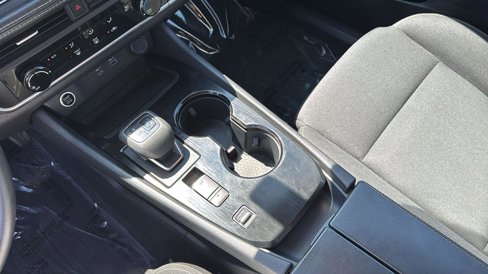 Used 2023 Nissan Rogue S image 17