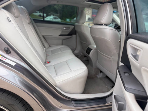 Used 2015 Toyota Camry XLE w/ Moonroof Package image 23