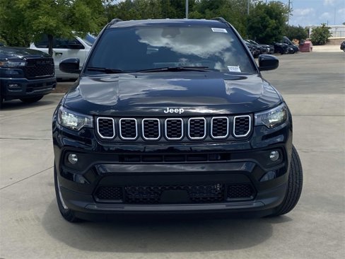 New 2025 Jeep Compass Latitude image 2