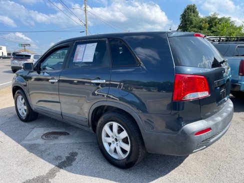 Used 2011 Kia Sorento LX image 7