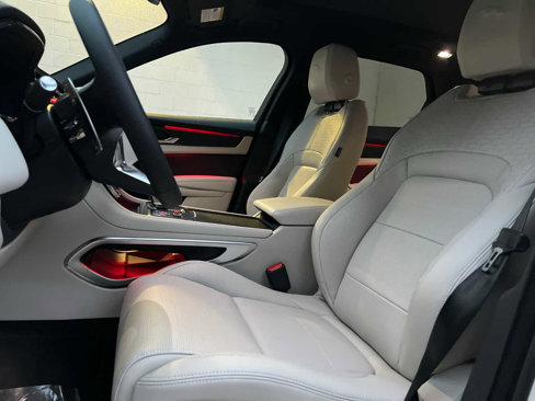 New 2025 Jaguar F-PACE R-Dynamic S image 12