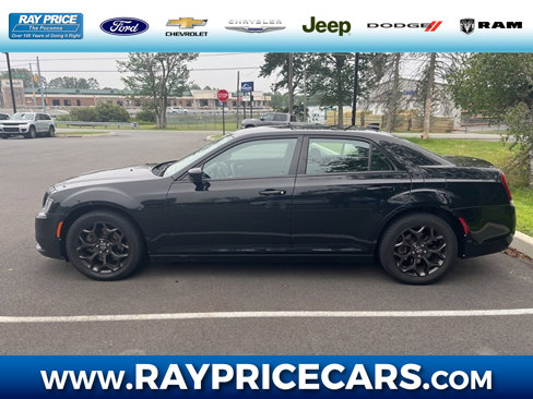 Used 2019 Chrysler 300 Touring w/ Sport Appearance Package image 1