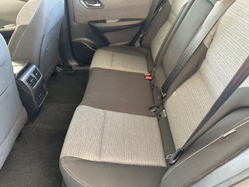 Used 2022 Nissan Rogue SV image 15