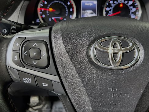 Used 2016 Toyota Camry SE image 19