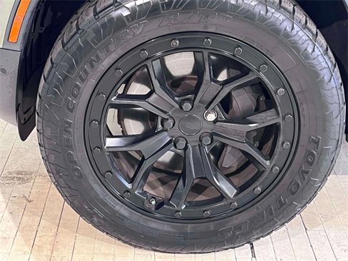 Used 2020 Land Rover Defender 110 First Edition image 13