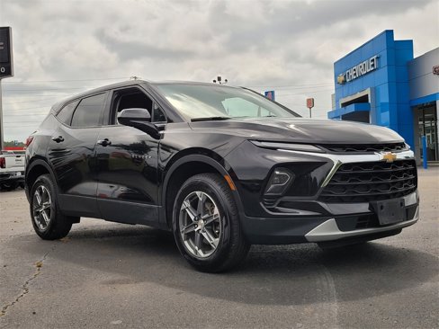 Used 2023 Chevrolet Blazer LT image 2
