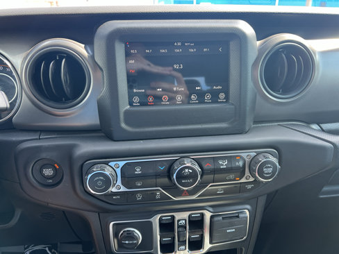 Certified 2023 Jeep Gladiator Sport image 30