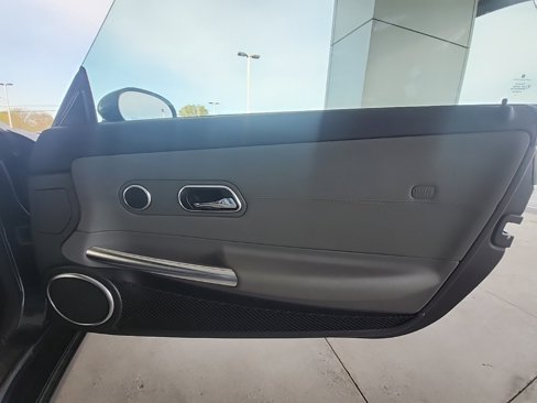 Used 2006 Chrysler Crossfire Limited image 23