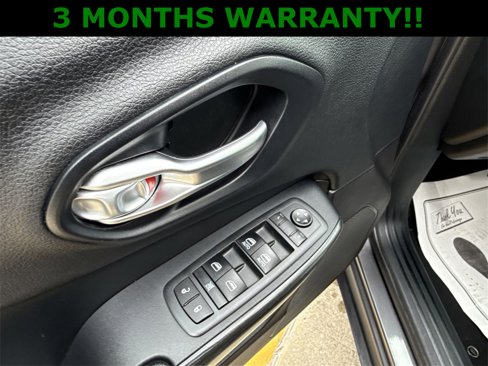 Used 2016 Jeep Cherokee Limited image 12