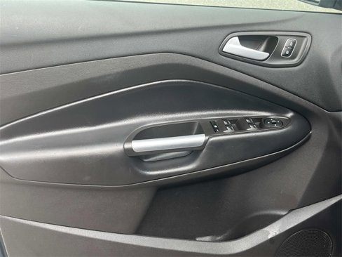 Used 2019 Ford Escape SE image 12