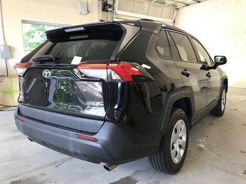 Certified 2021 Toyota RAV4 LE image 3