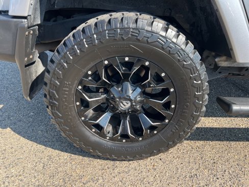 Used 2015 Jeep Wrangler Unlimited Sahara w/ Connectivity Group image 20