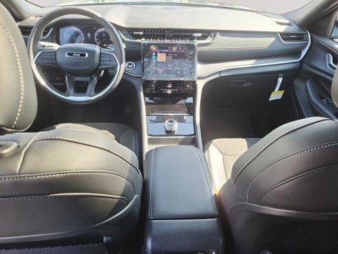 New 2025 Jeep Grand Cherokee L Altitude image 10
