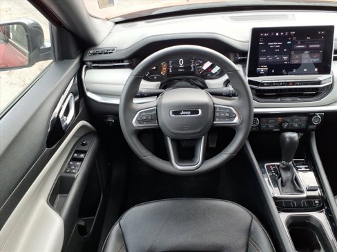 Used 2024 Jeep Compass Limited image 10