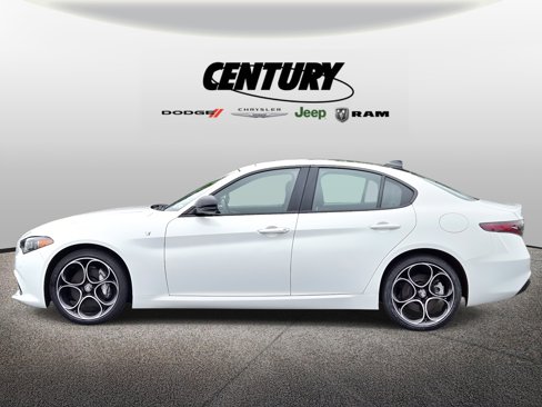 Used 2024 Alfa Romeo Giulia Ti image 7