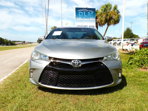 Used 2017 Toyota Camry SE image 3