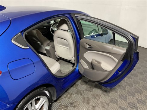 Used 2017 Chevrolet Cruze LT image 29