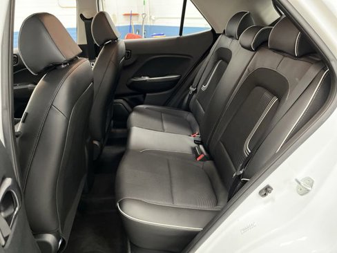 Used 2023 Hyundai Venue Limited image 28