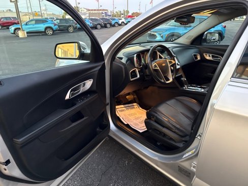 Used 2016 Chevrolet Equinox LTZ w/ Enhanced Convenience Package image 13