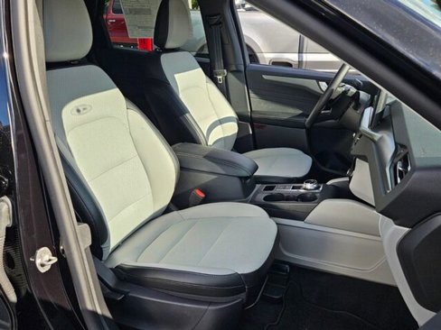 New 2025 Ford Escape SE image 19