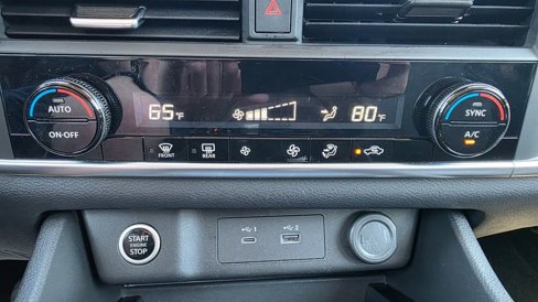 Used 2023 Nissan Rogue SV image 34