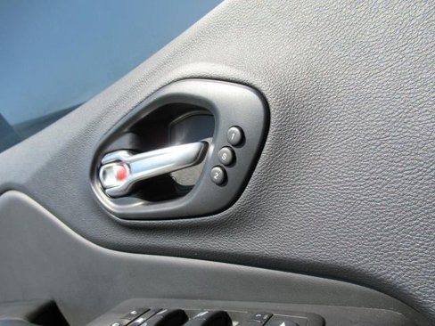 Used 2022 Jeep Cherokee Trailhawk w/ Premium Leather Package image 28