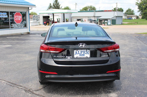 Used 2017 Hyundai Elantra Limited image 5