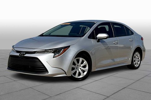 Used 2024 Toyota Corolla LE image 2