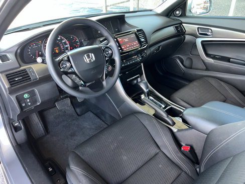 Used 2017 Honda Accord EX image 12
