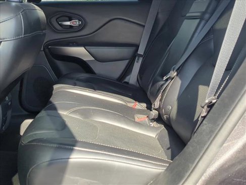 Used 2019 Jeep Cherokee Limited image 16