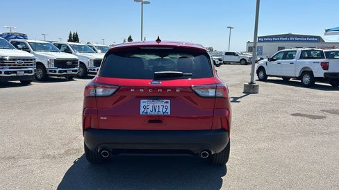 Used 2022 Ford Escape SE w/ SE Sport Appearance Package image 4