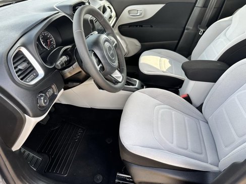 Used 2020 Jeep Renegade Latitude w/ Popular Equipment Group image 6