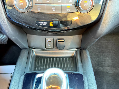 Used 2017 Nissan Rogue S image 55