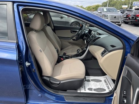 Used 2015 Hyundai Elantra SE image 9