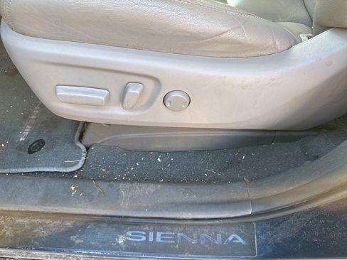 Used 2019 Toyota Sienna XLE image 18