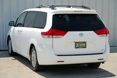 Used 2011 Toyota Sienna XLE image 48