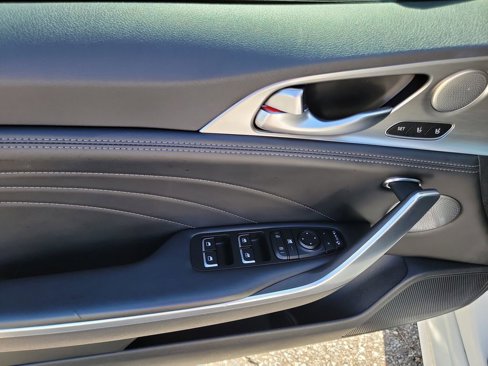 Used 2022 Kia Stinger GT2 image 19