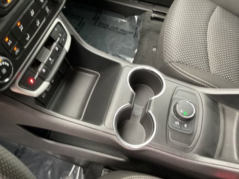 Used 2024 GMC Terrain SLE image 17
