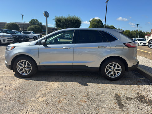 Used 2024 Ford Edge SEL image 8