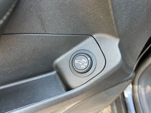 Used 2023 GMC Terrain SLT image 19