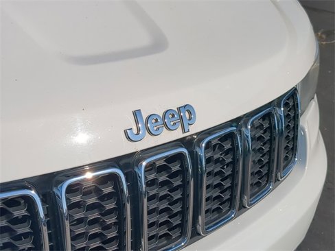 Used 2021 Jeep Grand Cherokee Laredo image 11