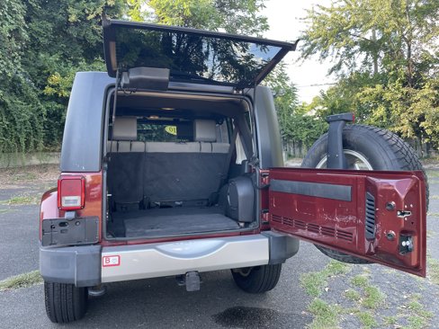 Used 2010 Jeep Wrangler Unlimited Sahara w/ Dual Top Group image 20
