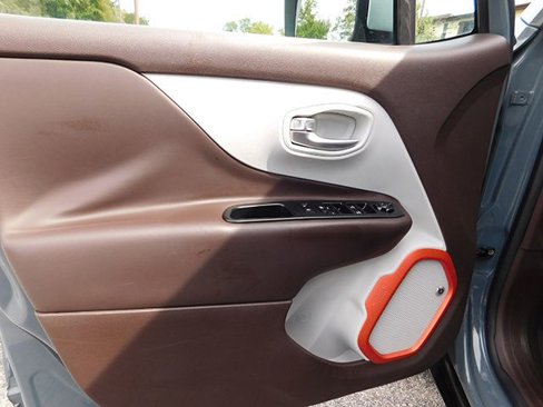 Used 2017 Jeep Renegade Limited image 15