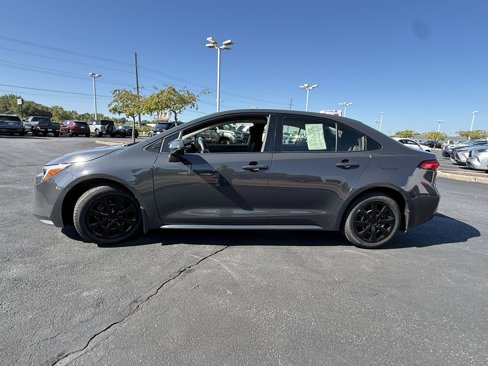 Used 2023 Toyota Corolla LE image 5