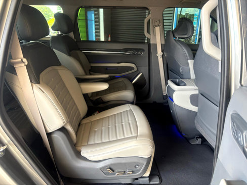 Used 2024 Kia EV9 Land image 32