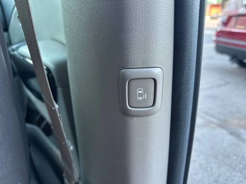 Used 2015 Kia Sedona SX image 33